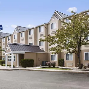 Hotel Microtel By Wyndham East **